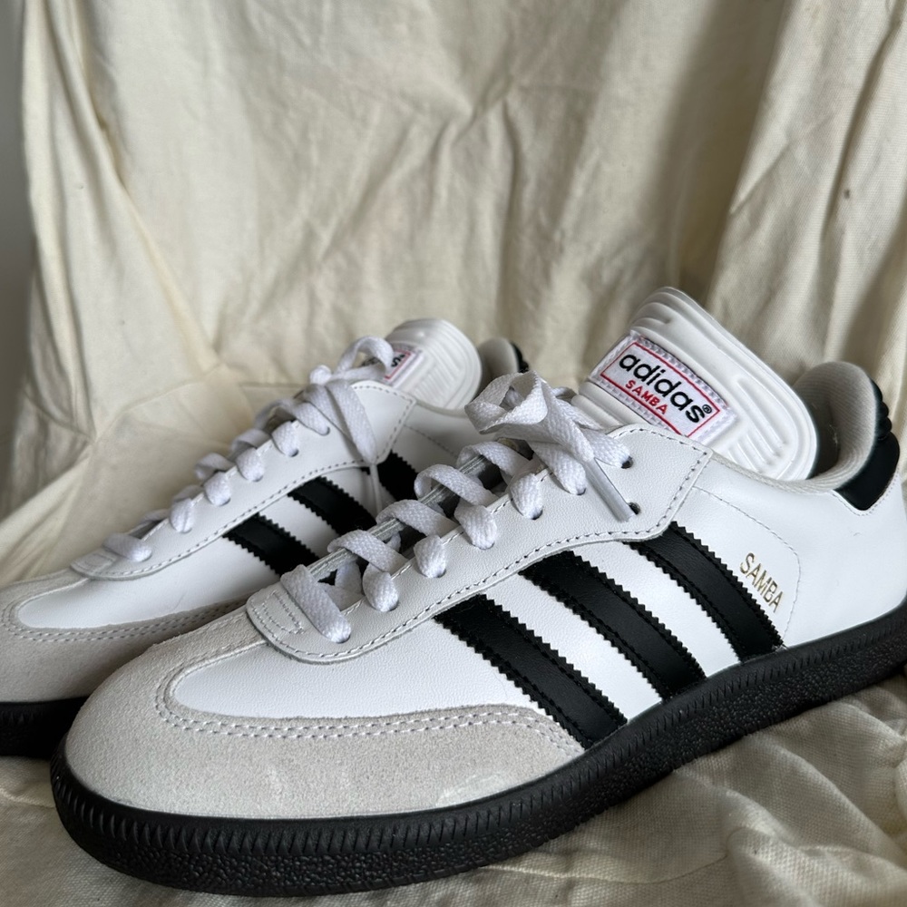 Trendy Adidas Samba Like New